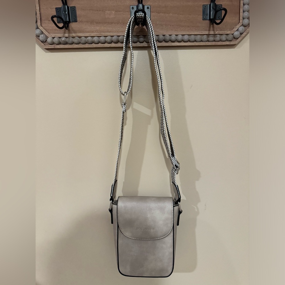 Bostanten Crossbody Bag - Picture 2 of 6
